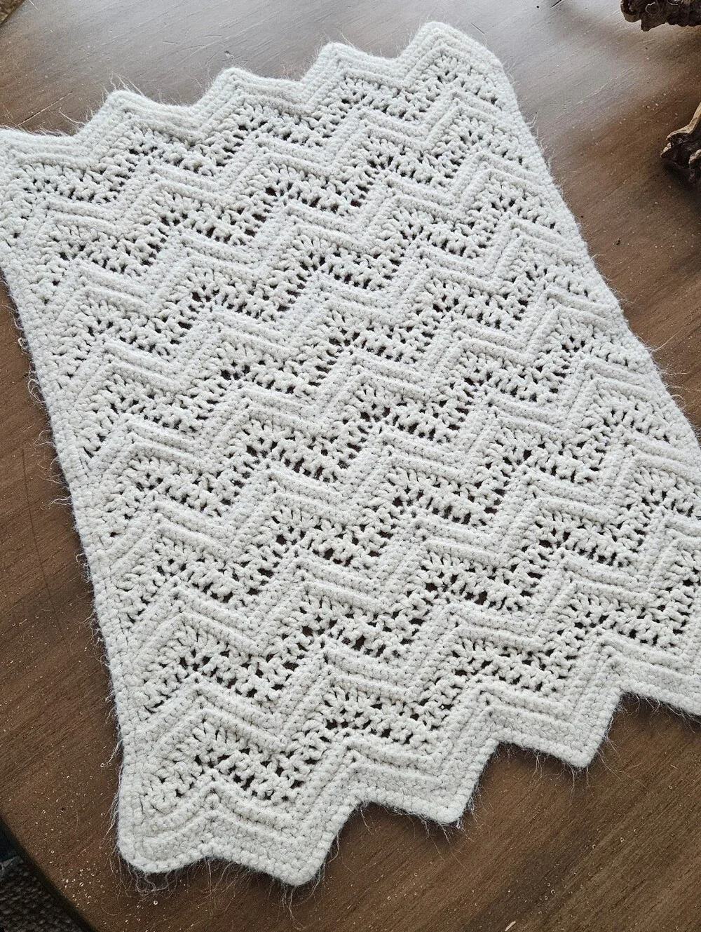 Vtg Handmade Mini Blanket 16x22 Cream Fisherman Net Ripple Chevron Table Top